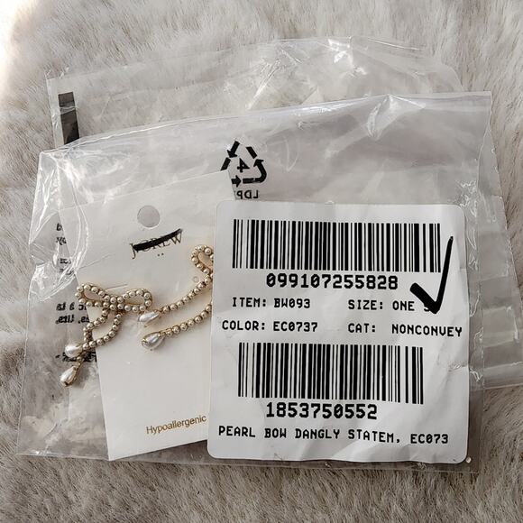 NEW J. Crew gold and White Pearl Bow Dangly Statement Earrings - Picture 7 of 7